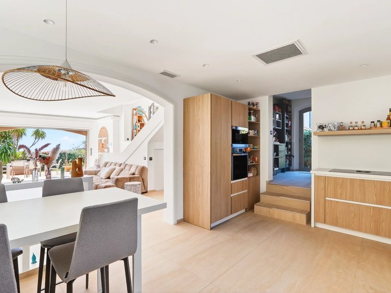 Villa for Sale in Cannes, Cannes Area 9