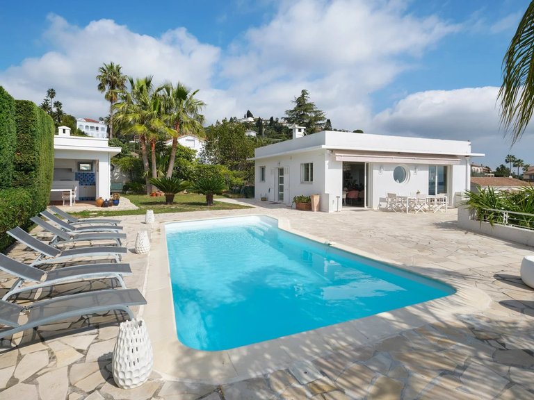 Villa for Sale in Le Golfe Juan, Antibes Area 2