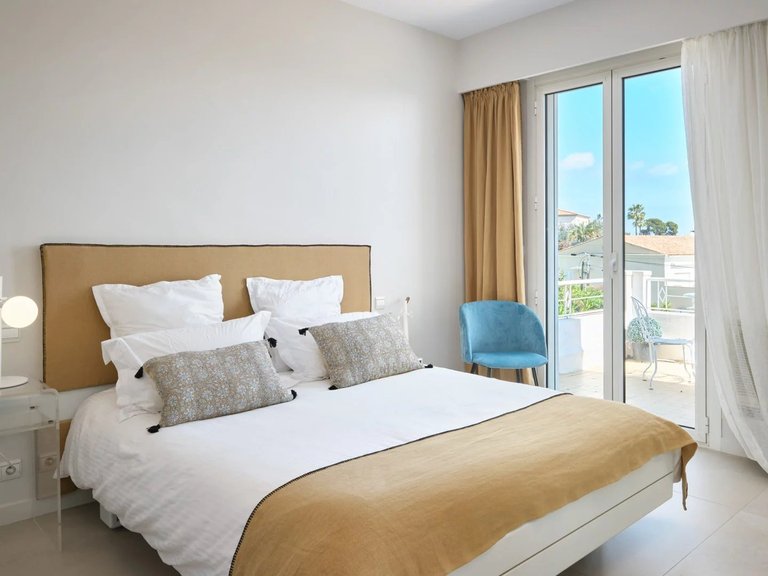 Villa for Sale in Le Golfe Juan, Antibes Area 14