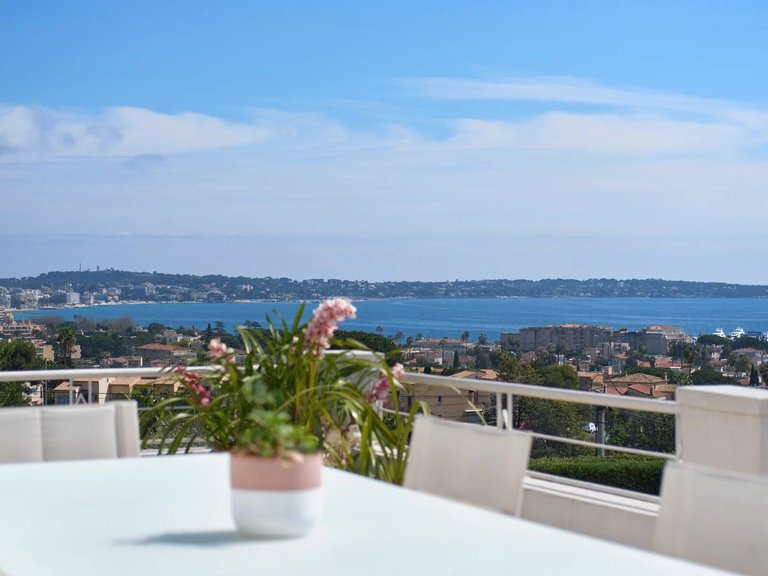 Villa for Sale in Le Golfe Juan, Antibes Area 8