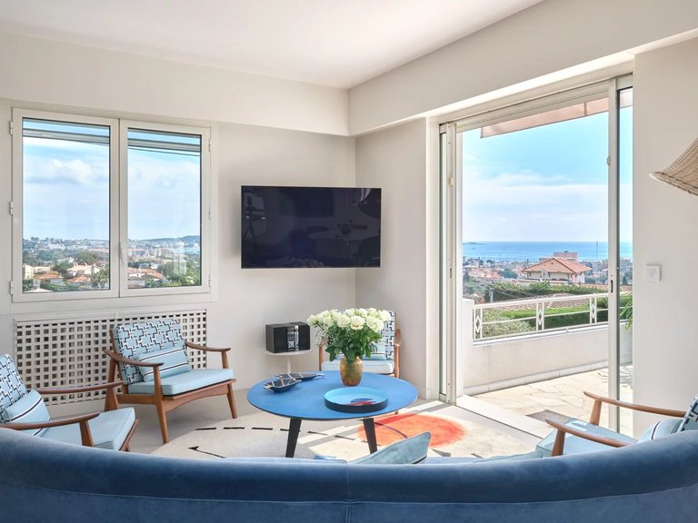 Villa for Sale in Le Golfe Juan, Antibes Area 10