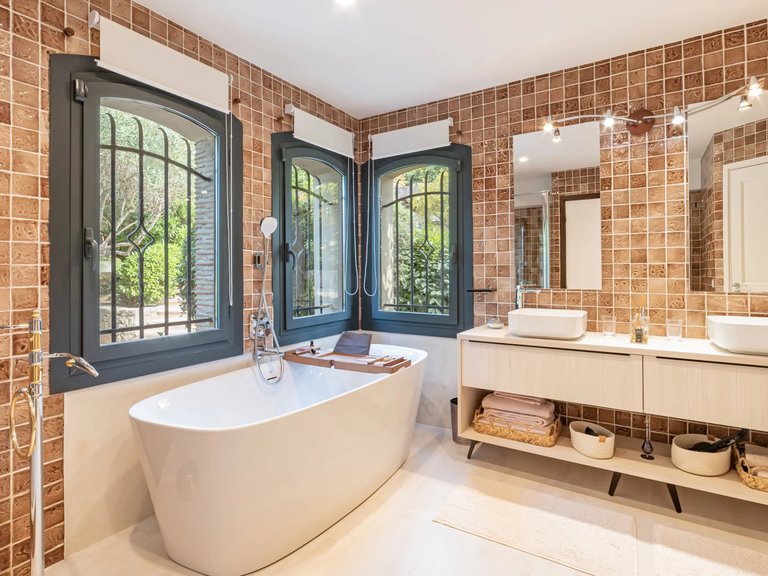 Villa for Sale in Mandelieu La Napoule, Cannes Area 15