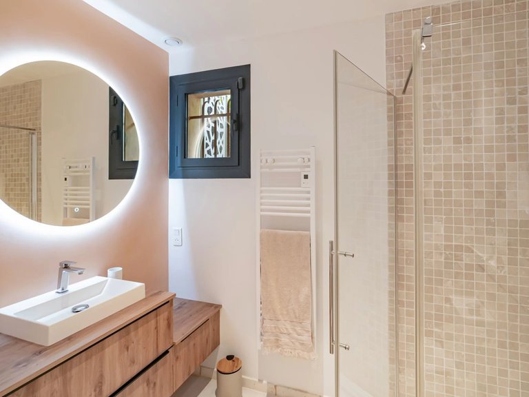 Villa for Sale in Mandelieu La Napoule, Cannes Area 18