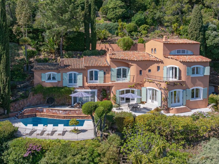 Villa for Sale in Theoule Sur Mer, Cannes Area 1