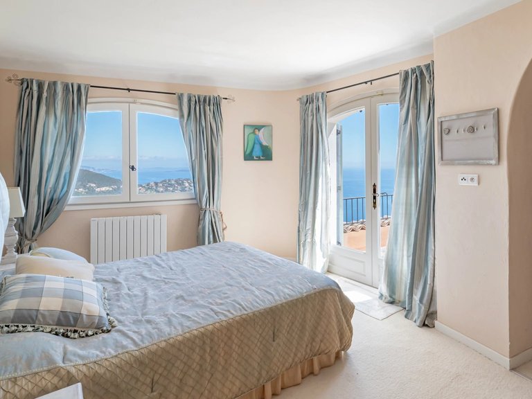 Villa for Sale in Theoule Sur Mer, Cannes Area 12