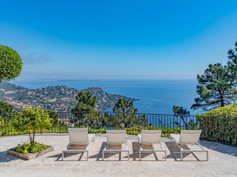 Villa for Sale in Theoule Sur Mer, Cannes Area 4