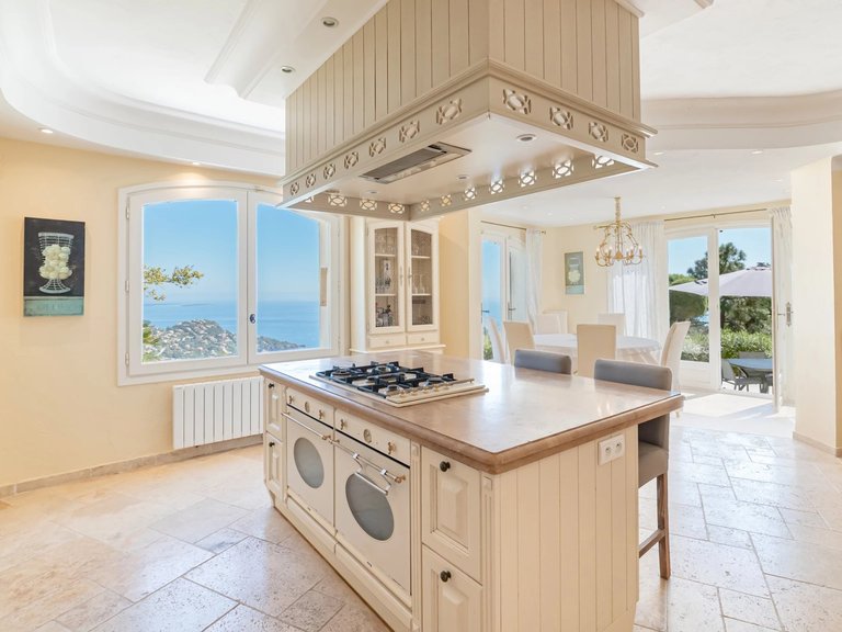 Villa for Sale in Theoule Sur Mer, Cannes Area 9