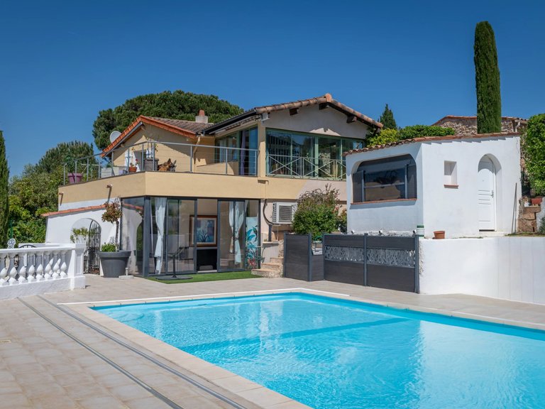 Villa for Sale in Cannes, Cannes Area 2