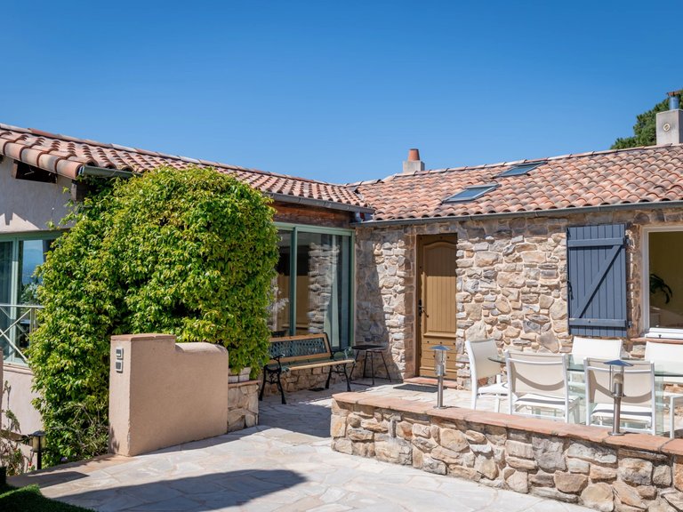 Villa for Sale in Cannes, Cannes Area 4
