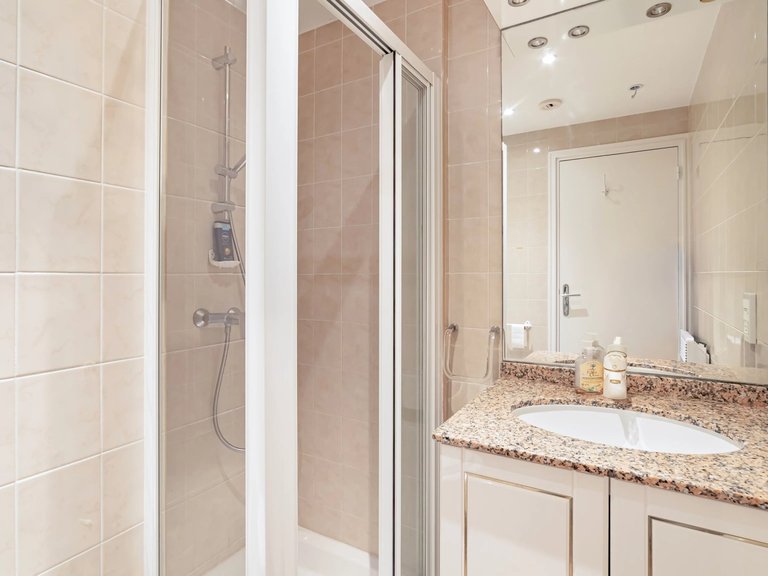 Apartment for Sale in Cannes, Cannes Area 6