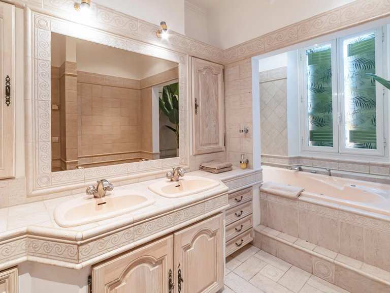 Apartment for Sale in Cannes, Cannes Area 8
