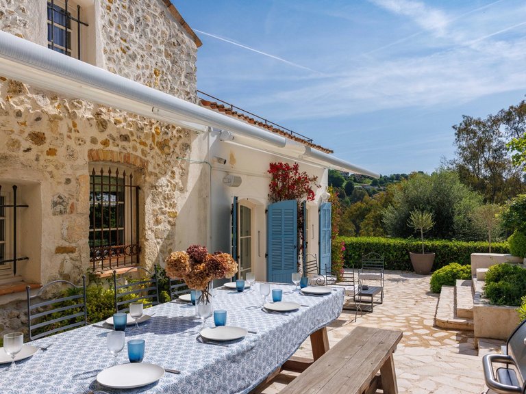 Villa for Sale in St Paul, Vence, St. Paul Area 4