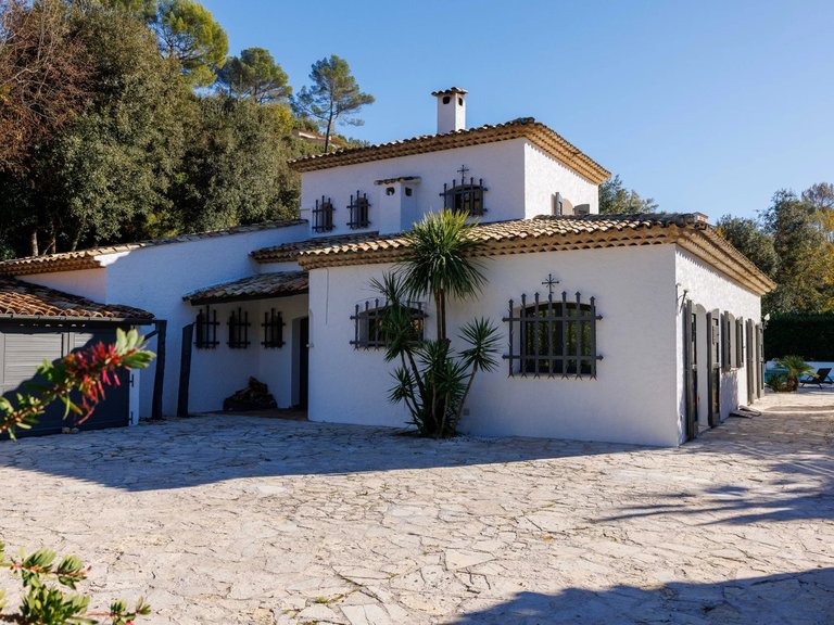 Villa for Sale in La Colle Sur Loup, Vence, St. Paul Area 3