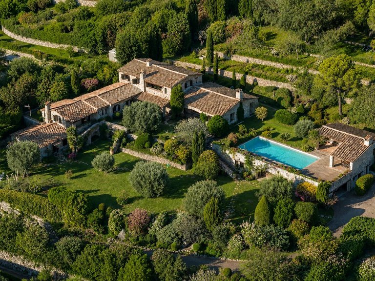 Villa for Sale in Tourrettes Sur Loup, Vence, St. Paul Area 2