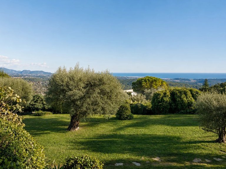Villa for Sale in Tourrettes Sur Loup, Vence, St. Paul Area 14