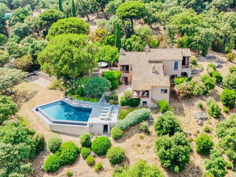 Villa for Sale in La Croix Valmer, St. Tropez, Grimaud Area 1
