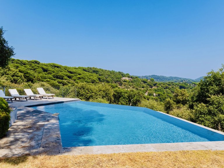 Villa for Sale in La Croix Valmer, St. Tropez, Grimaud Area 2