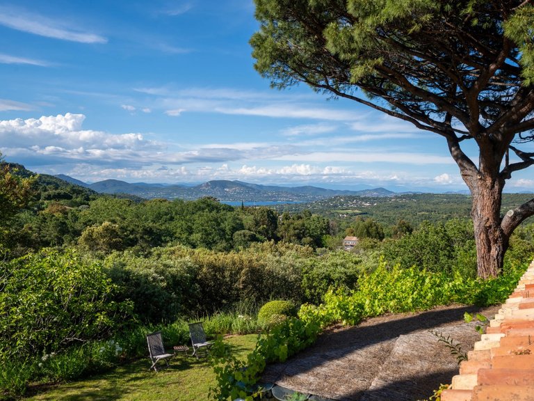 Villa for Sale in Gassin, St. Tropez, Grimaud Area 2