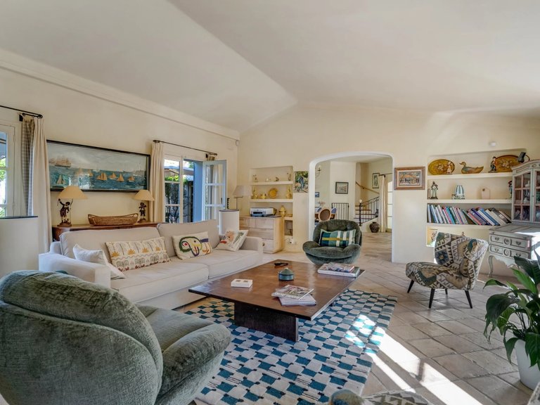 Villa for Sale in Gassin, St. Tropez, Grimaud Area 8