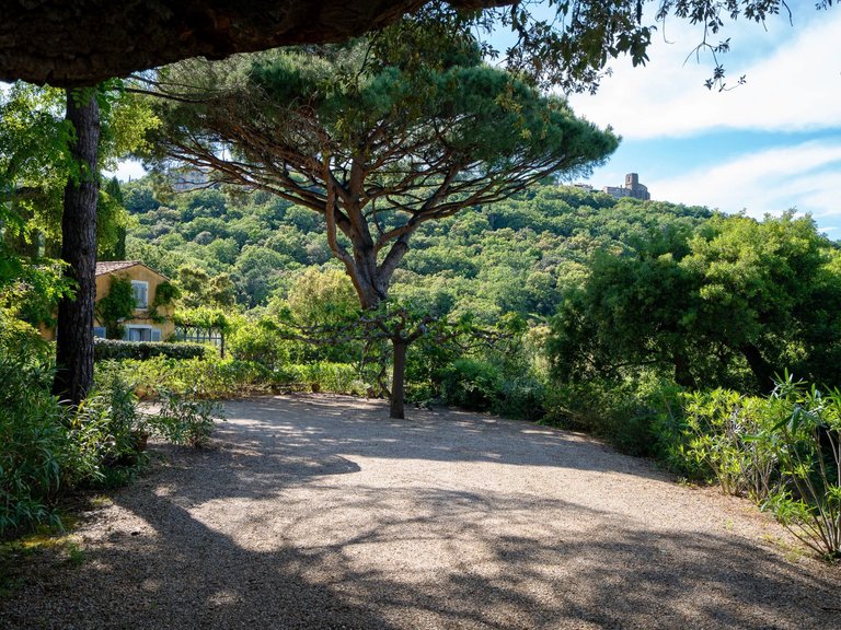 Villa for Sale in Gassin, St. Tropez, Grimaud Area 9