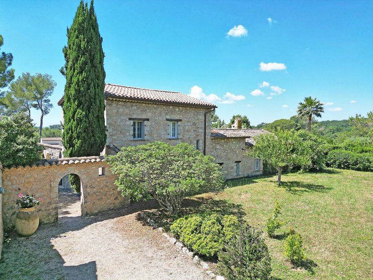 Villa for Sale in Le Rouret, Mougins, Valbonne, Grasse Area 4