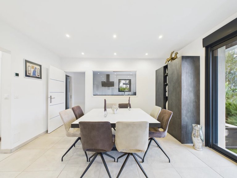 Villa for Sale in Grasse, Mougins, Valbonne, Grasse Area 12