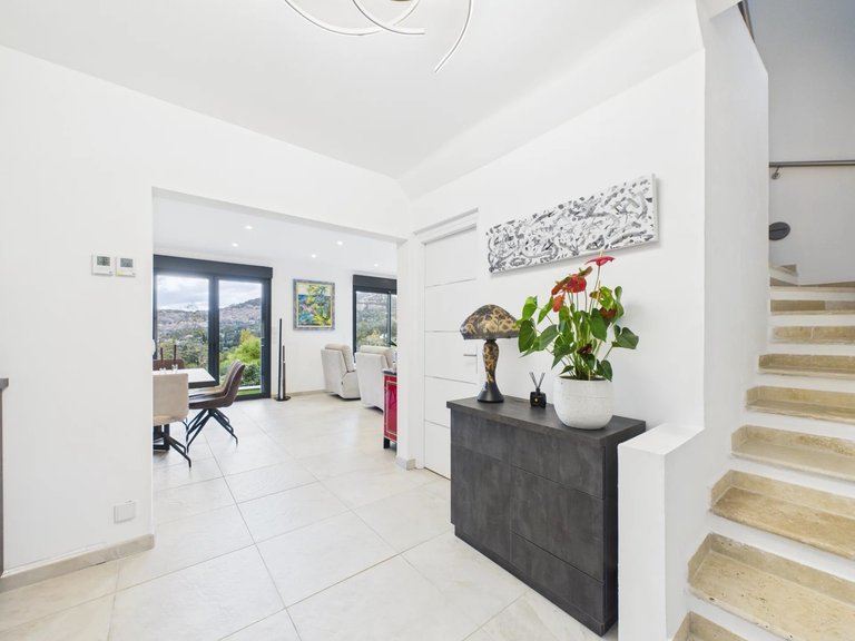 Villa for Sale in Grasse, Mougins, Valbonne, Grasse Area 6