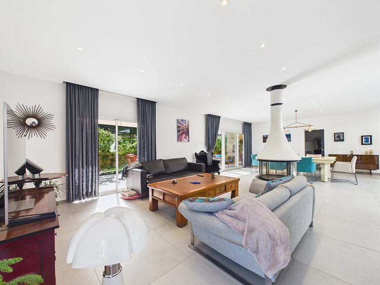 Villa for Sale in Le Rouret, Mougins, Valbonne, Grasse Area 11