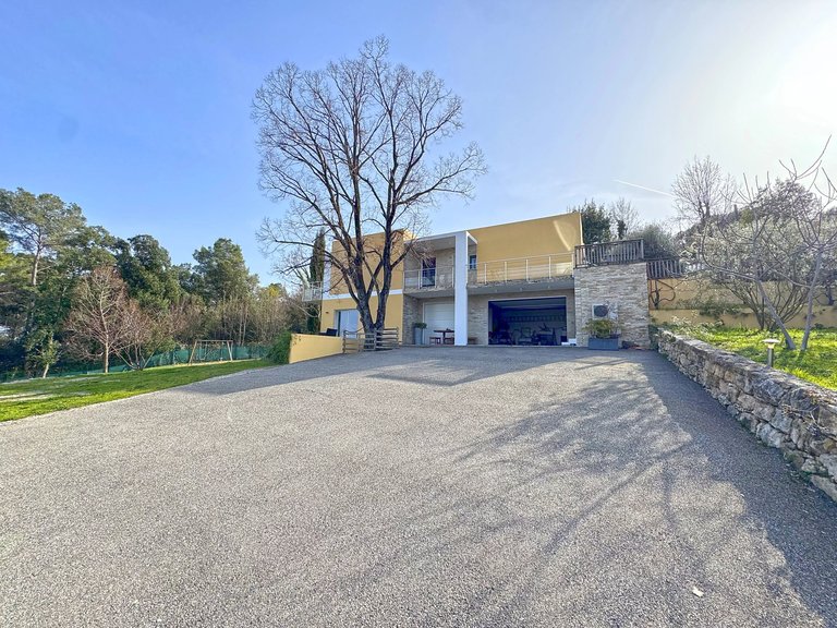 Villa for Sale in Le Rouret, Mougins, Valbonne, Grasse Area 3