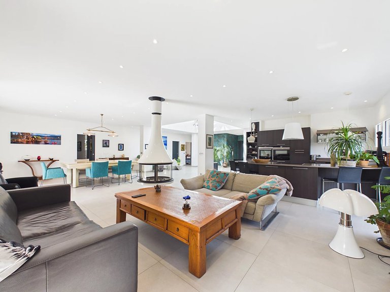 Villa for Sale in Le Rouret, Mougins, Valbonne, Grasse Area 6
