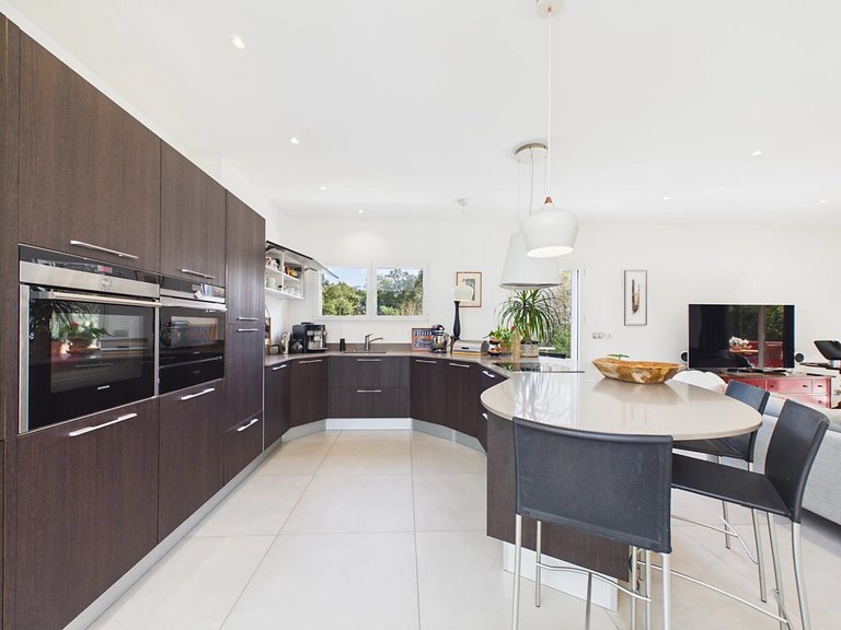 Villa for Sale in Le Rouret, Mougins, Valbonne, Grasse Area 9