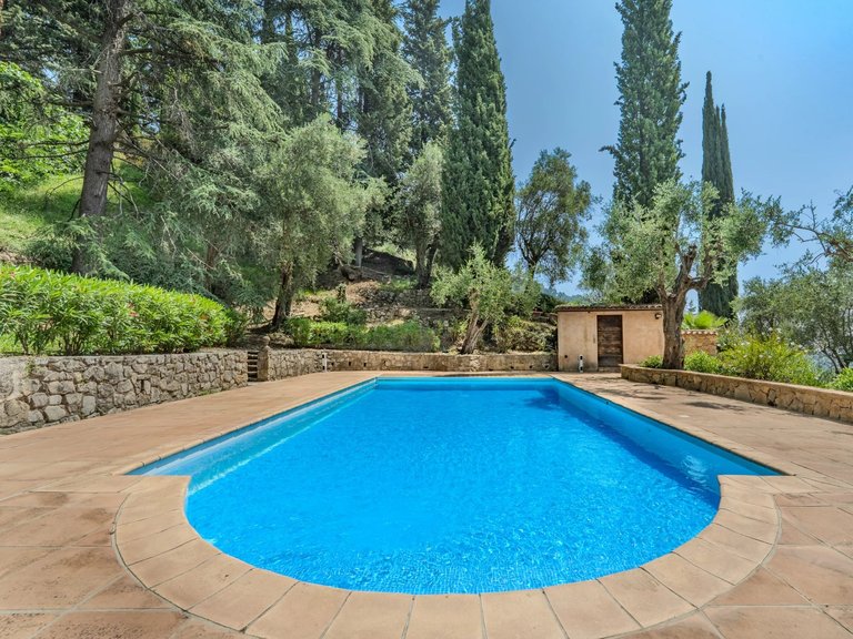 Villa for Sale in Grasse, Mougins, Valbonne, Grasse Area 2
