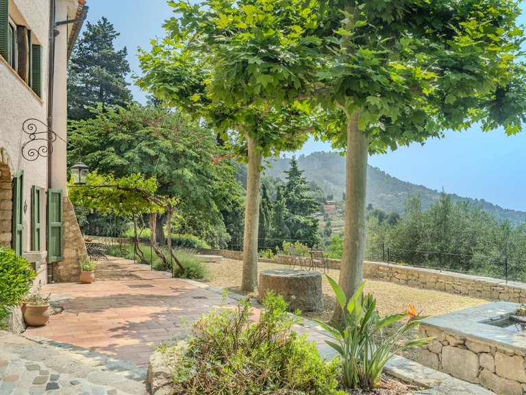Villa for Sale in Grasse, Mougins, Valbonne, Grasse Area 6
