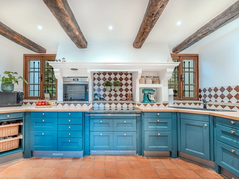 Villa for Sale in Grasse, Mougins, Valbonne, Grasse Area 12