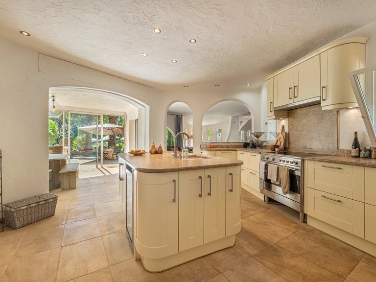 Villa for Sale in Chateauneuf Grasse, Mougins, Valbonne, Grasse Area 6