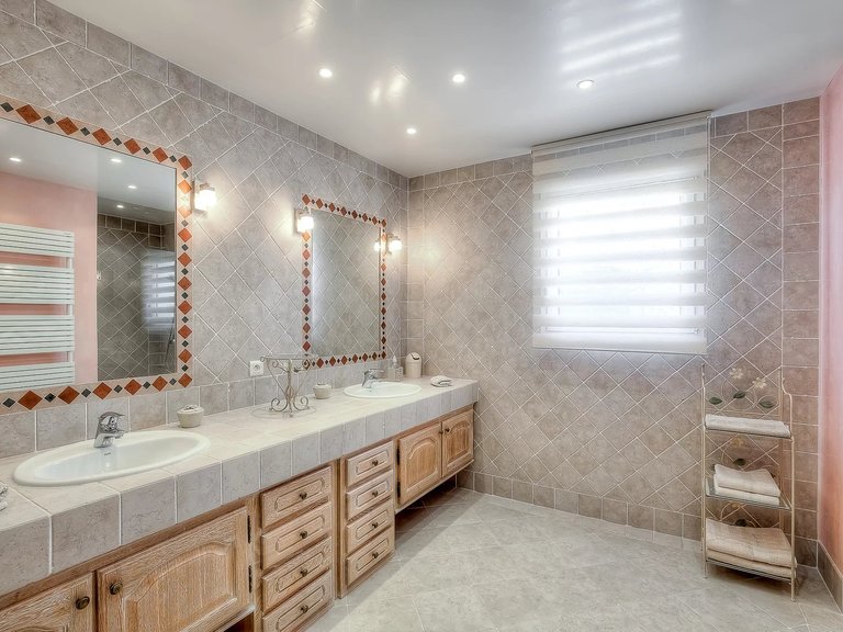 Villa for Sale in Valbonne, Mougins, Valbonne, Grasse Area 16