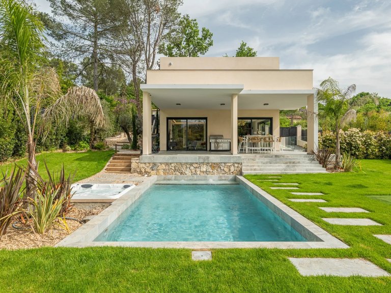 Villa for Sale in Valbonne, Mougins, Valbonne, Grasse Area 1