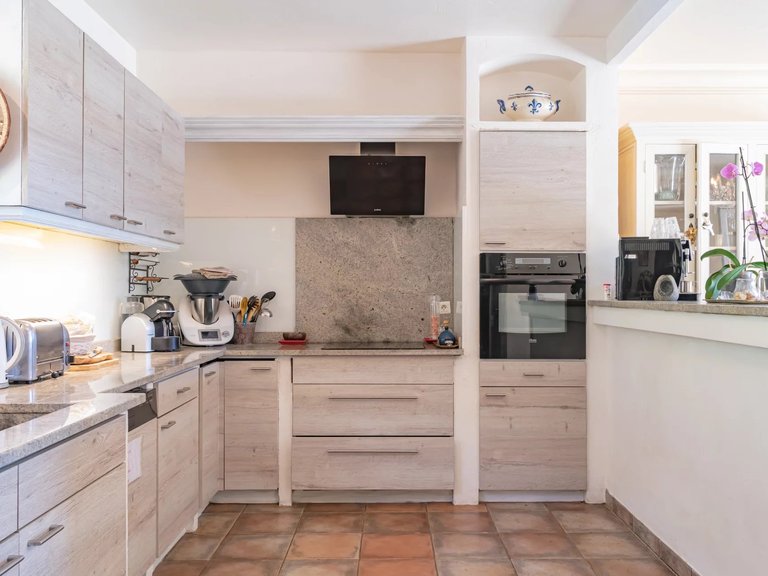 Villa for Sale in Le Rouret, Mougins, Valbonne, Grasse Area 4