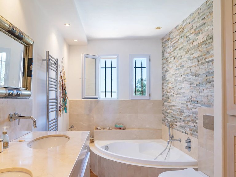 Villa for Sale in Le Rouret, Mougins, Valbonne, Grasse Area 7