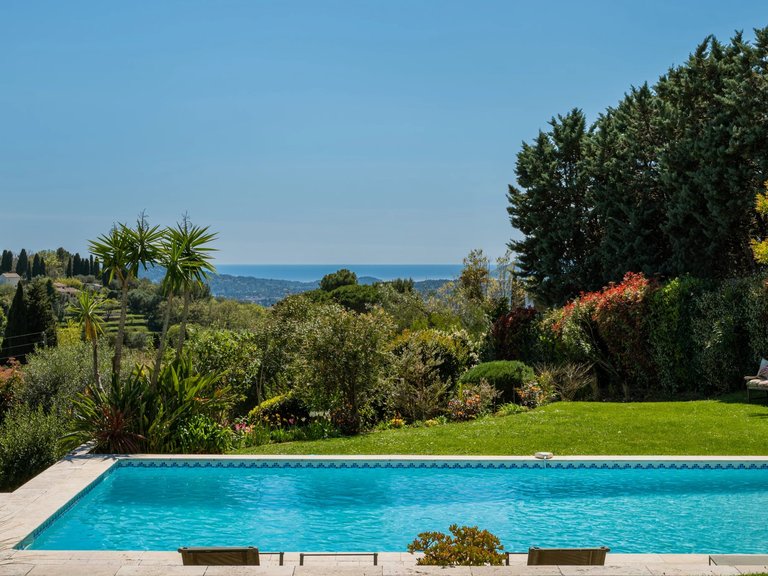 Villa for Sale in Chateauneuf Grasse, Mougins, Valbonne, Grasse Area 8