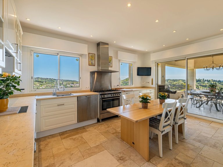 Villa for Sale in Chateauneuf Grasse, Mougins, Valbonne, Grasse Area 16