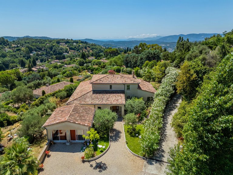 Villa for Sale in Chateauneuf Grasse, Mougins, Valbonne, Grasse Area 1