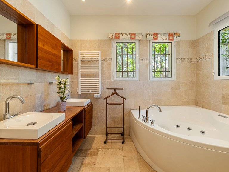 Villa for Sale in Chateauneuf Grasse, Mougins, Valbonne, Grasse Area 19