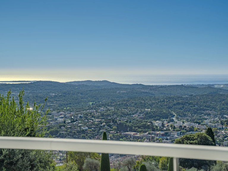 Villa for Sale in Grasse, Mougins, Valbonne, Grasse Area 4