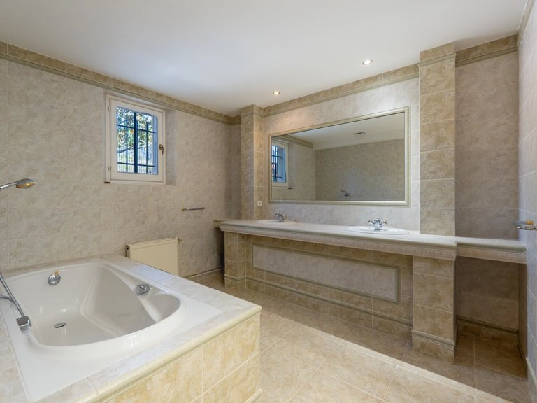 Villa for Sale in Roquefort Les Pins, Mougins, Valbonne, Grasse Area 17