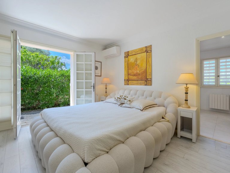 Villa for Sale in Le Rouret, Mougins, Valbonne, Grasse Area 13