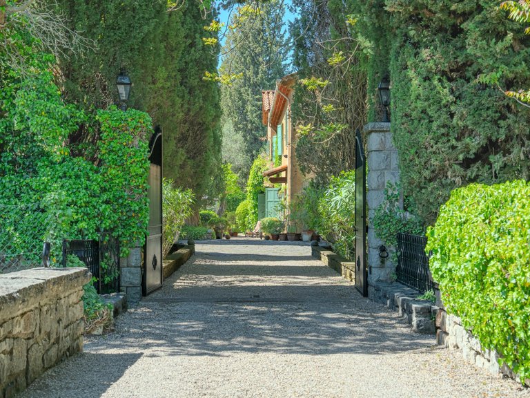 Villa for Sale in Grasse, Mougins, Valbonne, Grasse Area 1