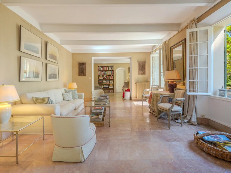Villa for Sale in Grasse, Mougins, Valbonne, Grasse Area 11