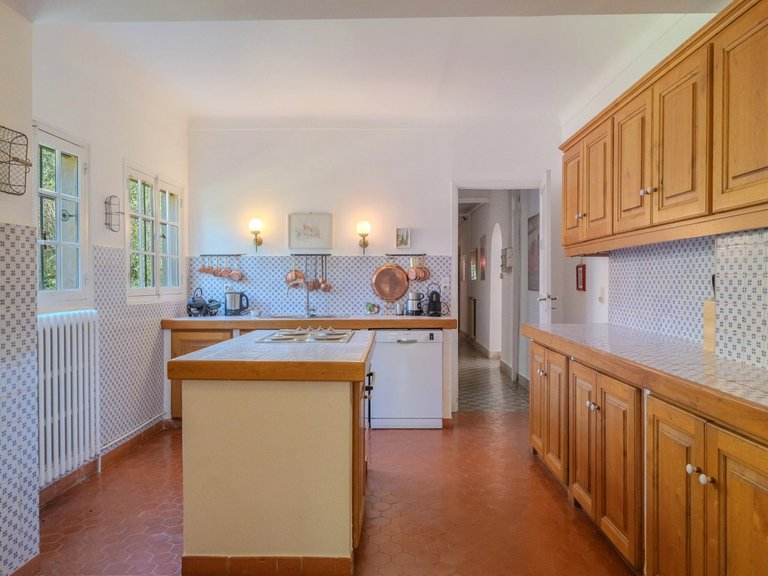 Villa for Sale in Grasse, Mougins, Valbonne, Grasse Area 16