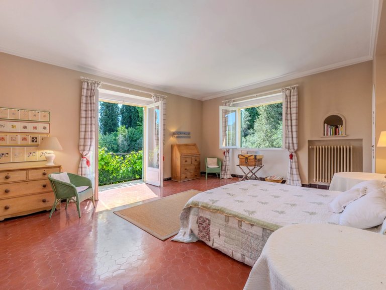 Villa for Sale in Grasse, Mougins, Valbonne, Grasse Area 17